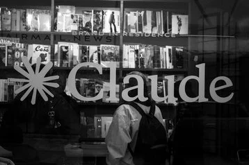Claude_BW.width-358.webp